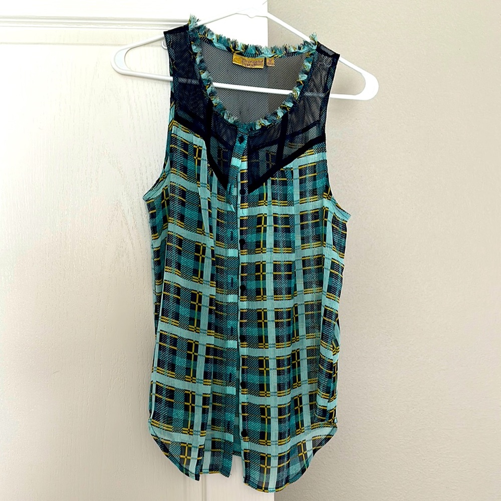 Ladies button tank top